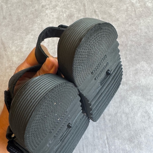 Dr. Martens Black Kids Sandals - Picture 5 of 8